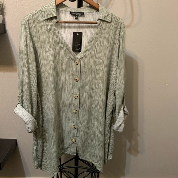 Fred David Tops - NWT Fred David 2X green blouse with front buttons